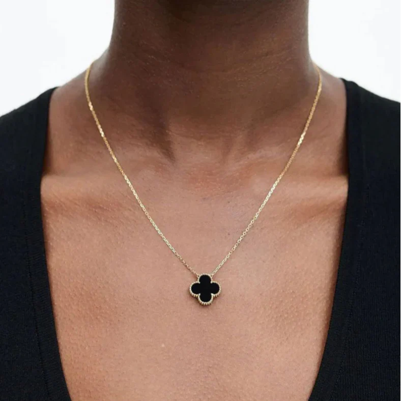 The Meaning and Elegance of Clover Jewellery: Bracelets, Necklaces & Earrings