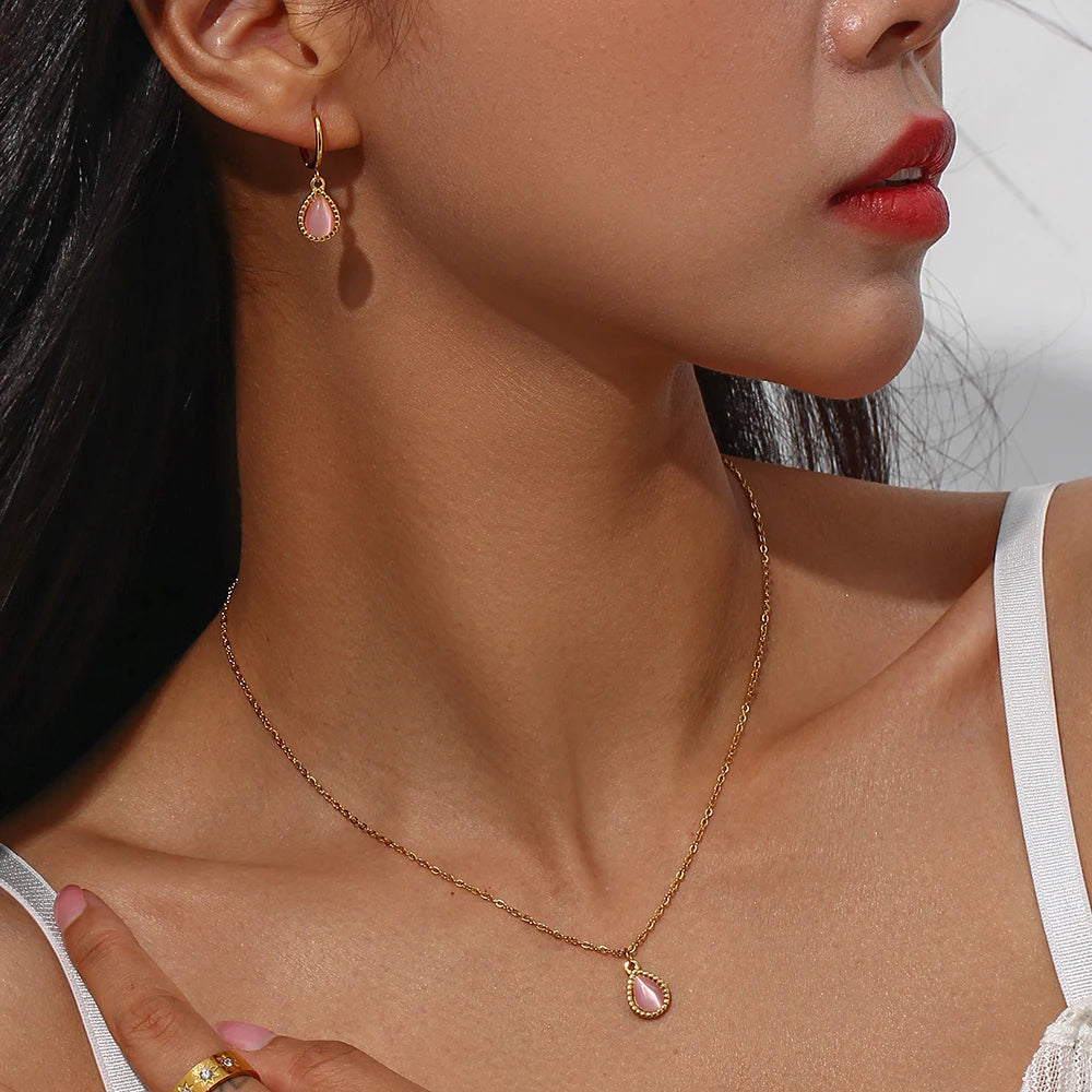Soul Nectar - Dainty Strawberry Quartz 18K Gold Necklace and Earrings Set