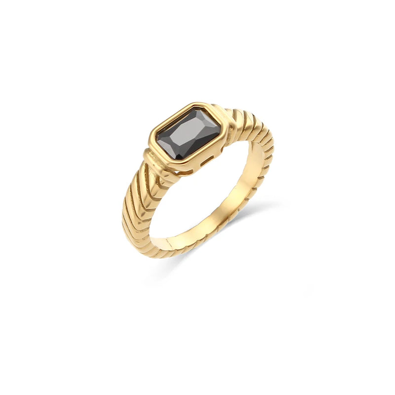 Eternal Radiance – 18k Gold Textured Gemstone Ring for Elegance and Energy